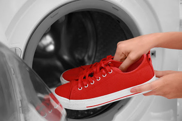 آموزش شستن کفش کتانی در لباسشویی